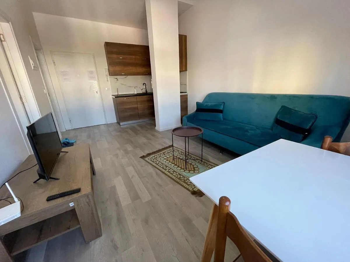 Boulevard One Bedrooom Le Bon Apartment ティラナ