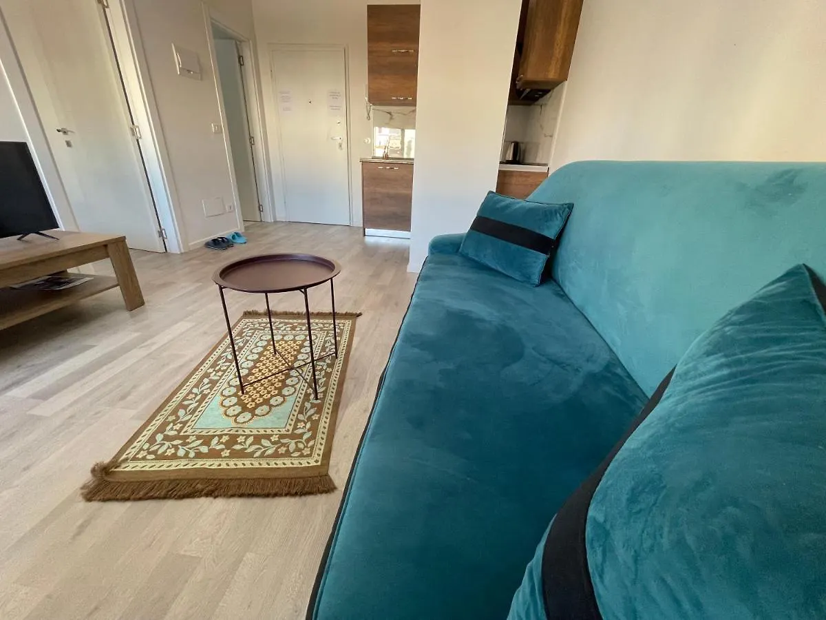 Boulevard One Bedrooom Le Bon Apartment ティラナ アルバニア