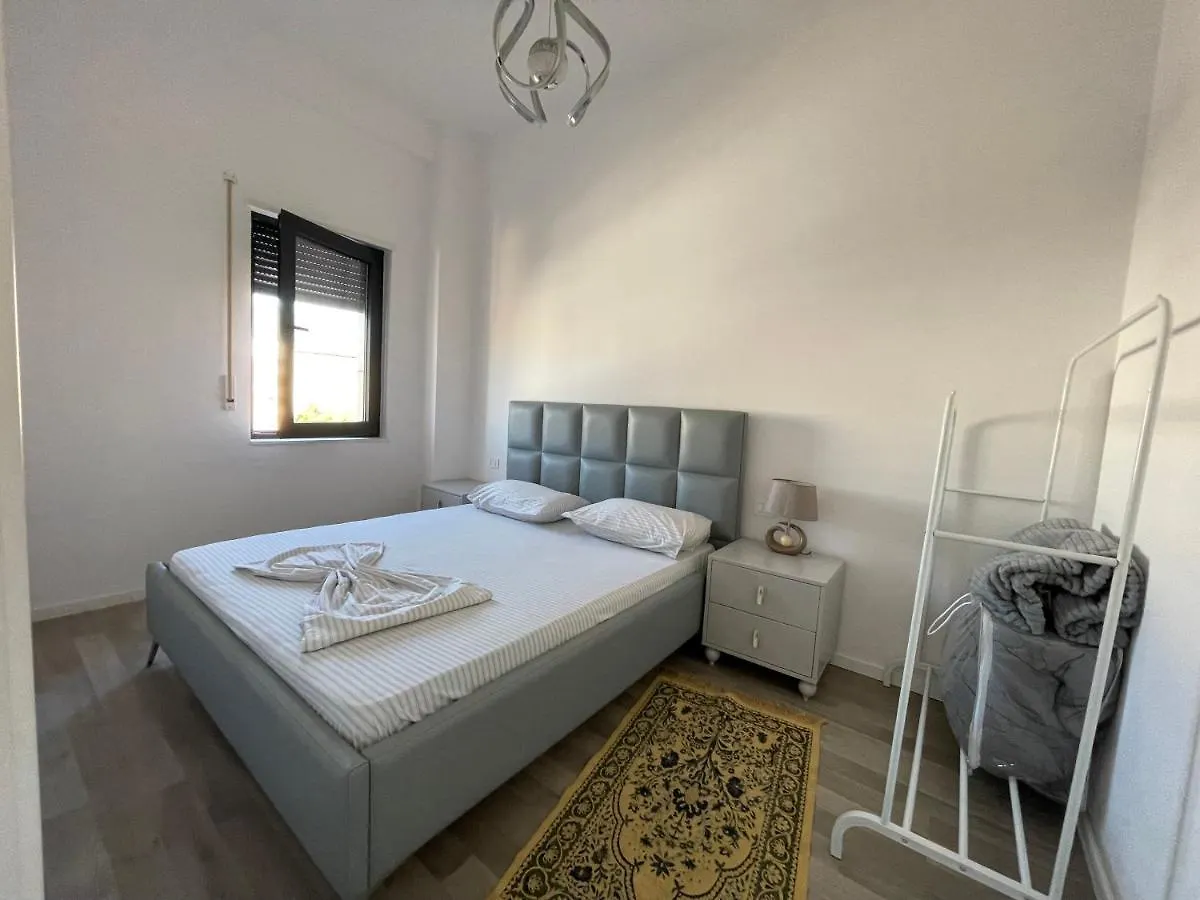 Boulevard One Bedrooom Le Bon Apartment ティラナ アルバニア