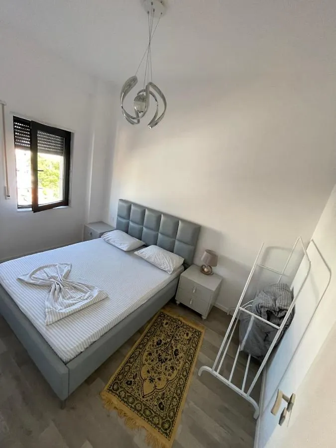 Boulevard One Bedrooom Le Bon Apartment ティラナ