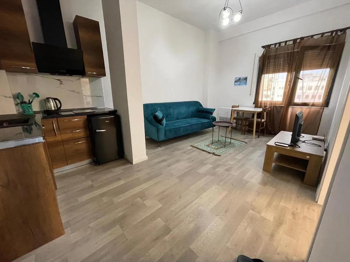 Boulevard One Bedrooom Le Bon Apartment ティラナ