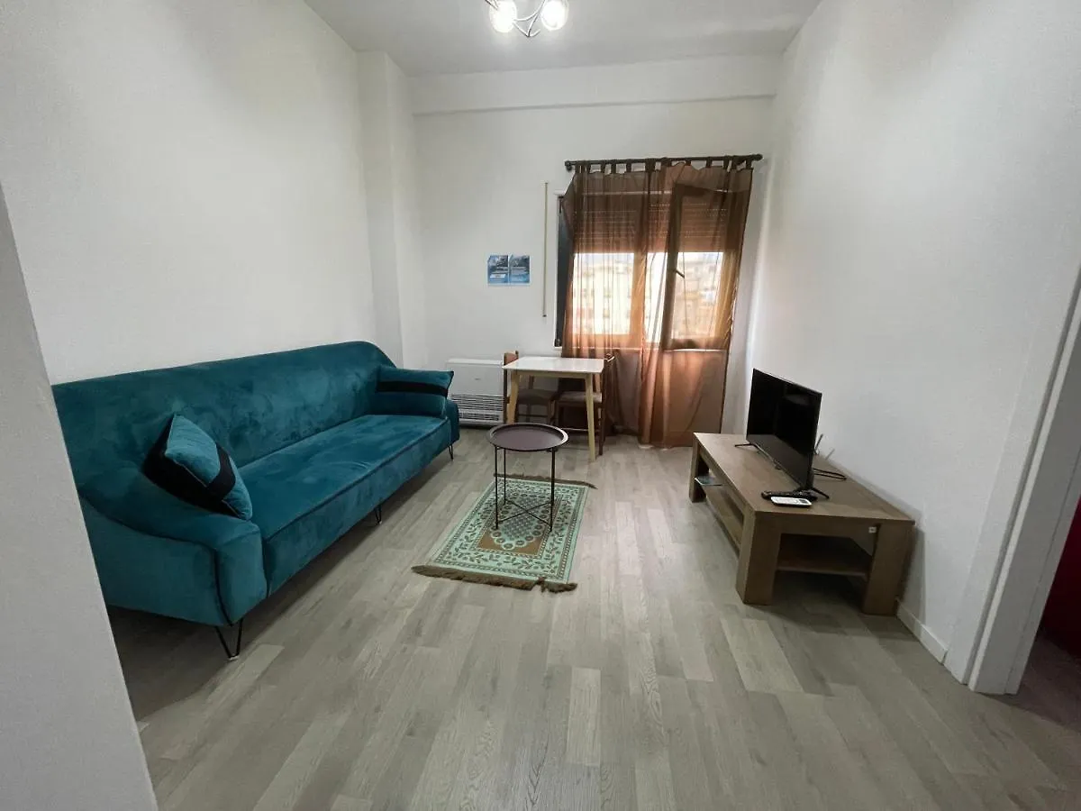 Boulevard One Bedrooom Le Bon Apartment ティラナ 0*,  アルバニア