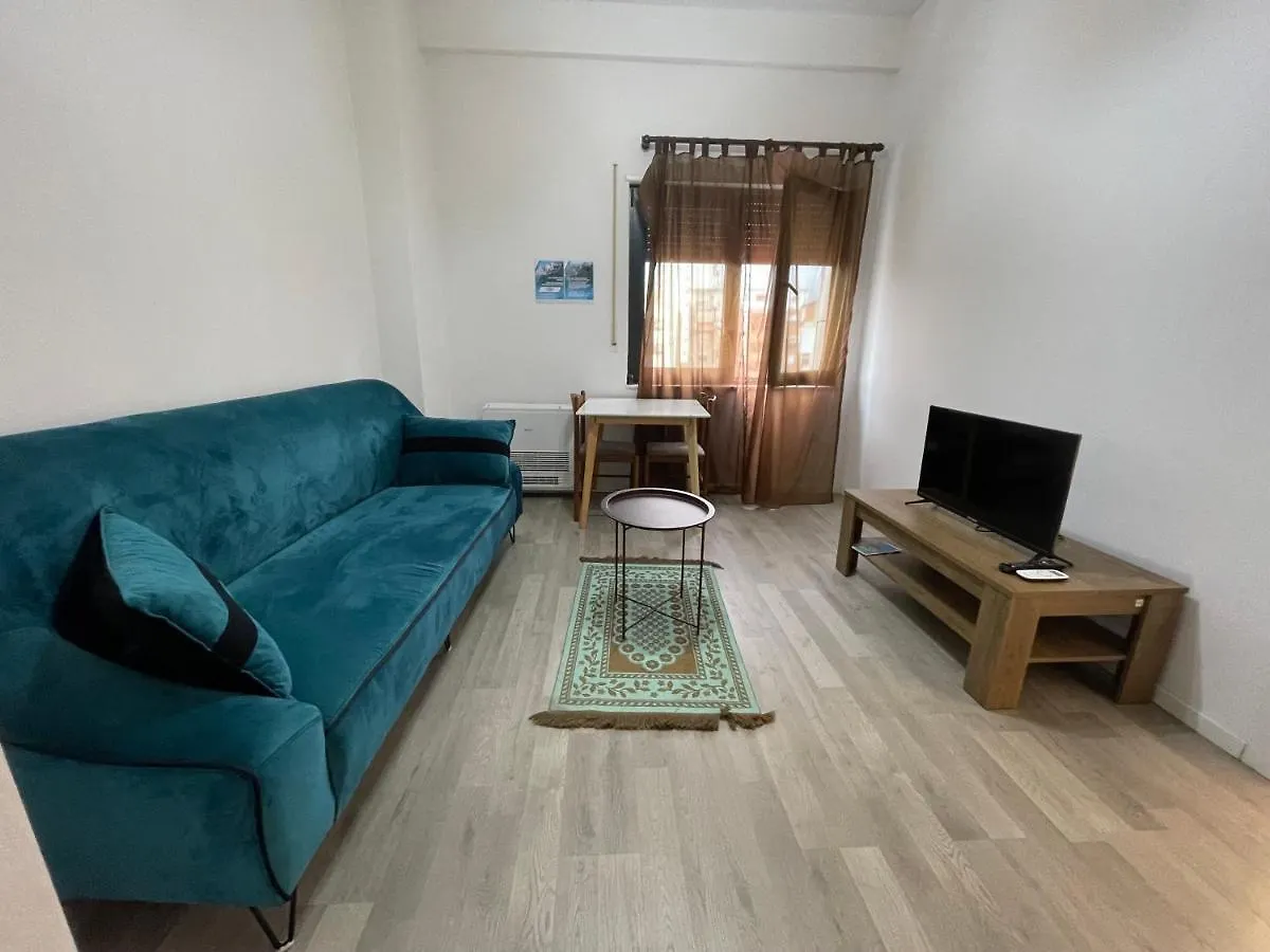 Boulevard One Bedrooom Le Bon Apartment ティラナ