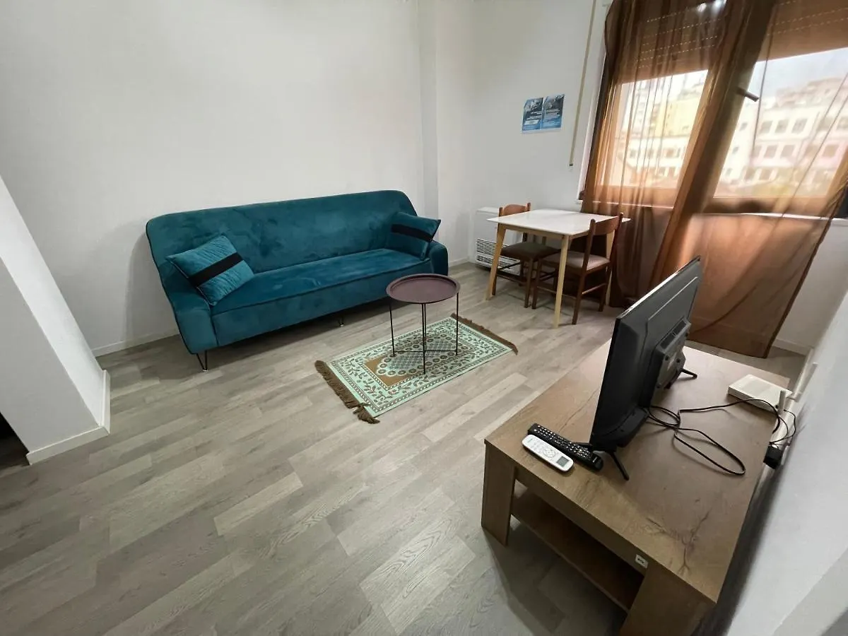 Boulevard One Bedrooom Le Bon Apartment ティラナ