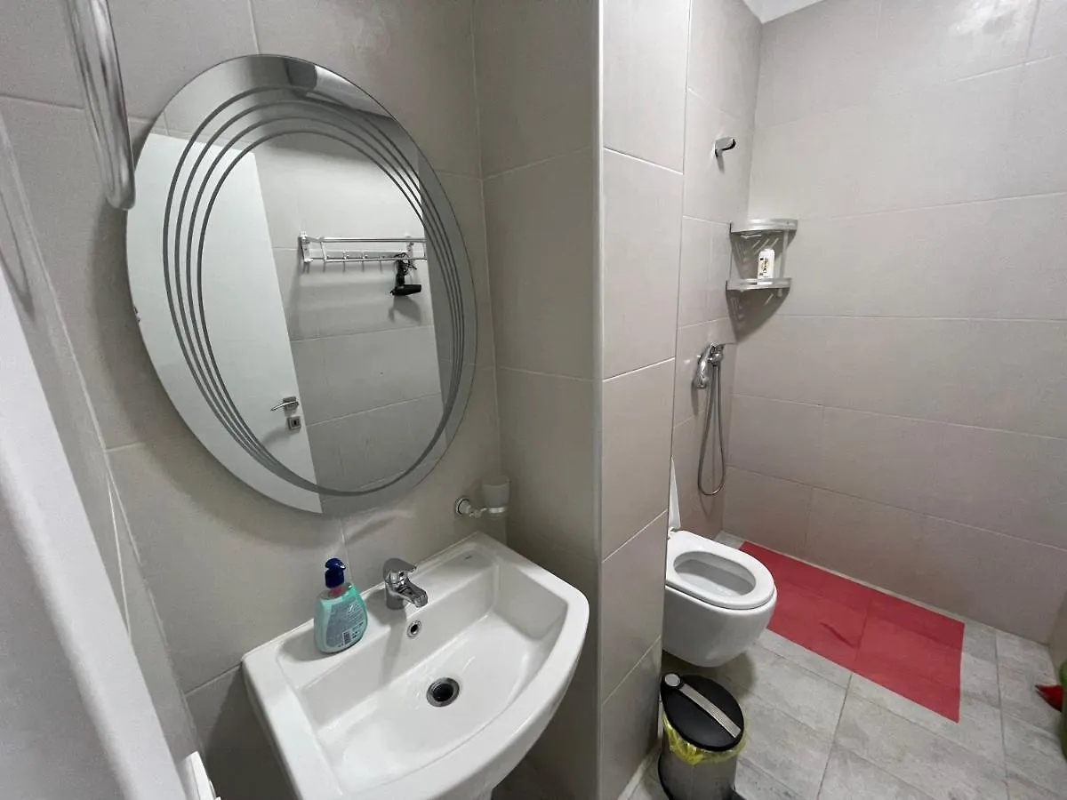 Boulevard One Bedrooom Le Bon Apartment ティラナ
